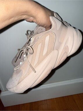 Adidas OZELIA sneakers chunky signature 3-stripes Adiprene cushioning comfort